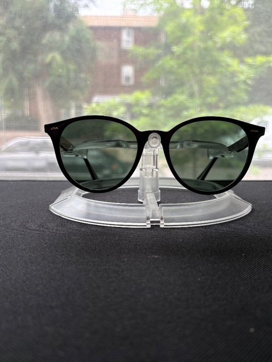 Ray-Ban sunglasses (RB4305) Black frame/green lenses